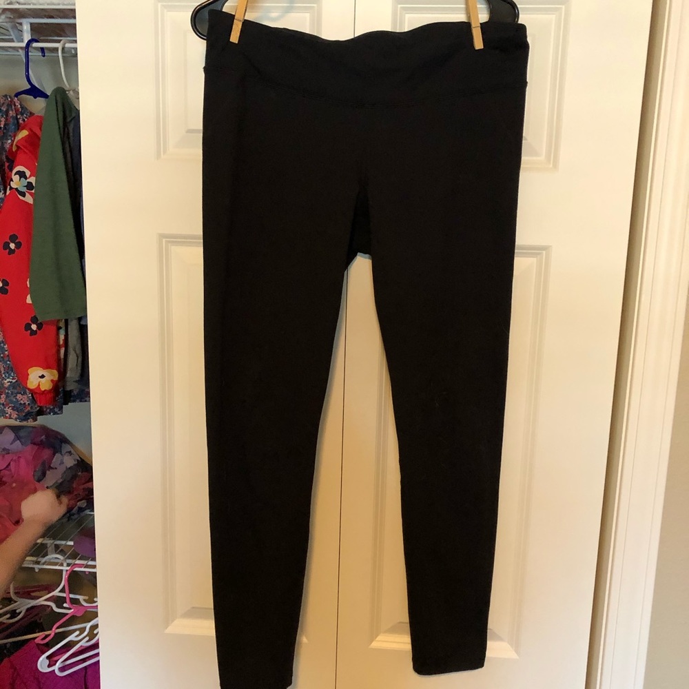 Under armour 7/8 leggings. In good shape!